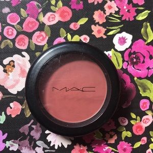 MAC blush “pinch me”
